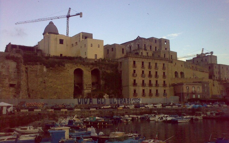 rione terra dalla darsena di Pozzuoli